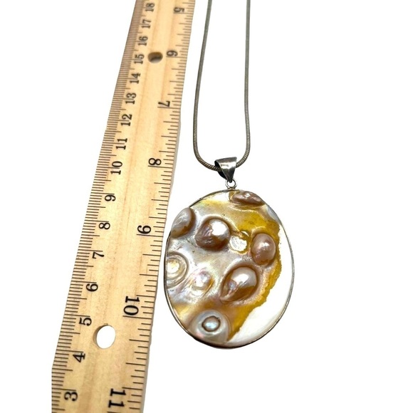 Vintage Abalone Shell Pendant Necklace. A81 - Picture 7 of 9